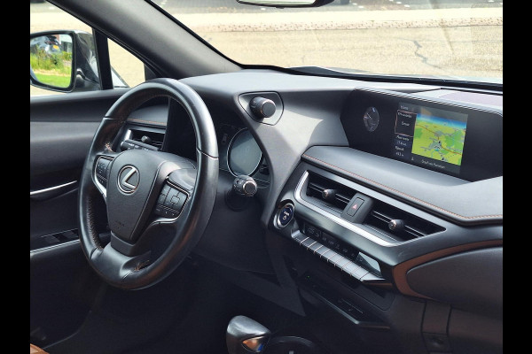Lexus UX 250h AWD Luxury Line | 4X4, Leer, Stoelverwarming, Navigatie, Parkeersensoren, 18 inch, Privacy glass