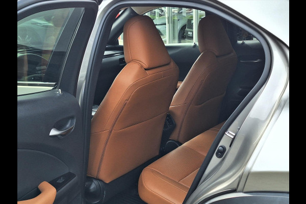 Lexus UX 250h AWD Luxury Line | 4X4, Leer, Stoelverwarming, Navigatie, Parkeersensoren, 18 inch, Privacy glass