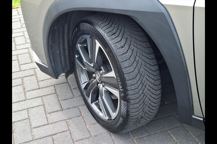 Lexus UX 250h AWD Luxury Line | 4X4, Leer, Stoelverwarming, Navigatie, Parkeersensoren, 18 inch, Privacy glass