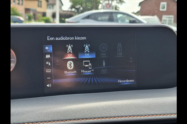 Lexus UX 250h AWD Luxury Line | 4X4, Leer, Stoelverwarming, Navigatie, Parkeersensoren, 18 inch, Privacy glass