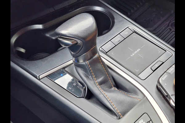 Lexus UX 250h AWD Luxury Line | 4X4, Leer, Stoelverwarming, Navigatie, Parkeersensoren, 18 inch, Privacy glass