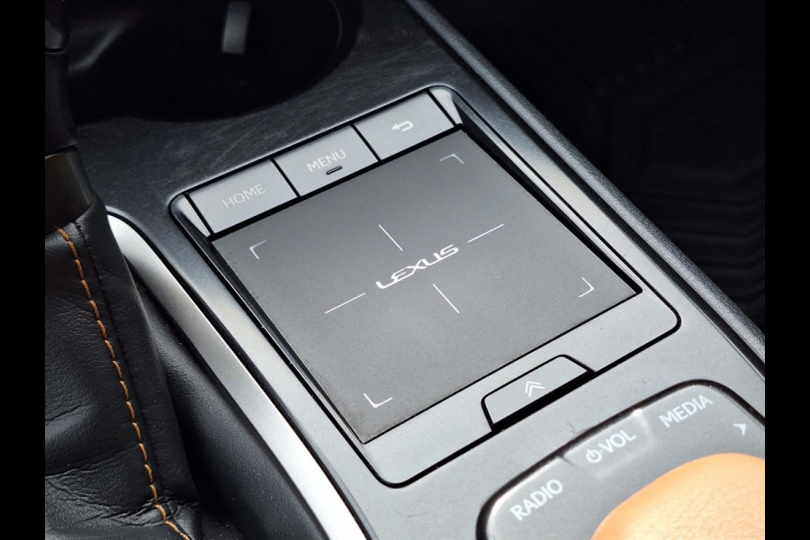 Lexus UX 250h AWD Luxury Line | 4X4, Leer, Stoelverwarming, Navigatie, Parkeersensoren, 18 inch, Privacy glass