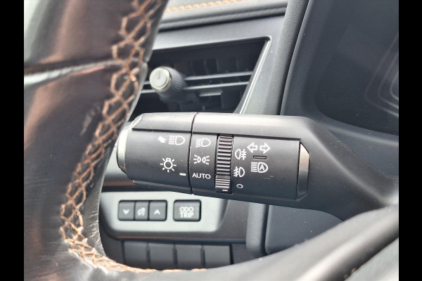 Lexus UX 250h AWD Luxury Line | 4X4, Leer, Stoelverwarming, Navigatie, Parkeersensoren, 18 inch, Privacy glass