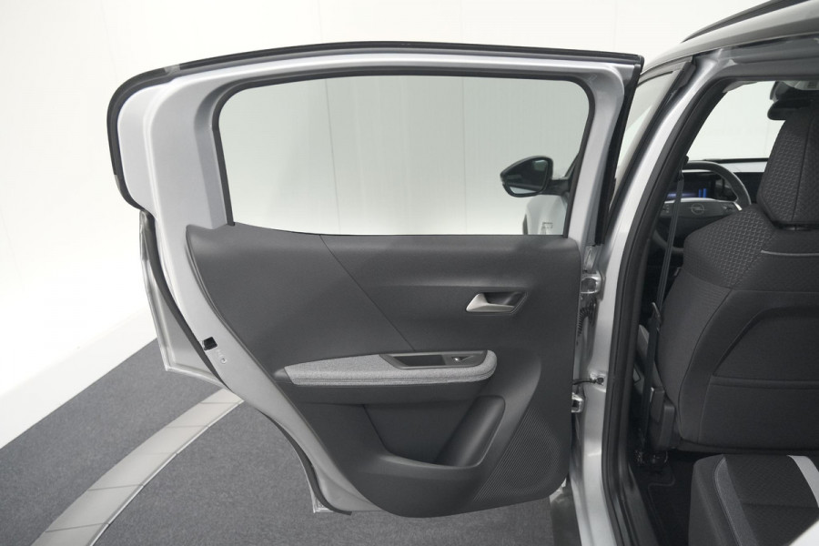 Opel Frontera 1.2 Turbo Hybrid 145 GS | 7 Zitplaatsen | Camera | Dodehoekdetectie | Navigatie | Pack Winter