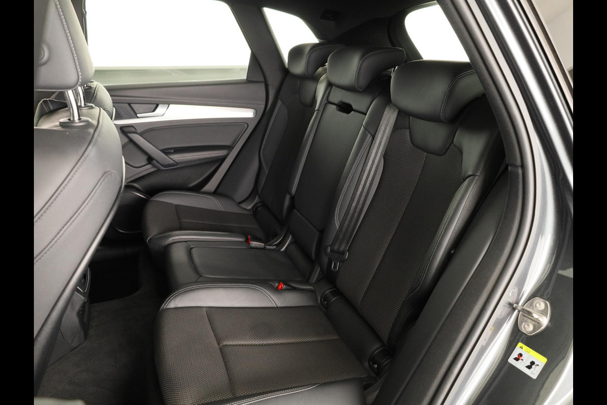 Audi Q5 50 TFSI e S edition 299pk | Panoramdak | 20 Inch Audi Sport velgen | Verwarmbare voorstoelen | Pack Tour | Pack Parking | Matrix Led verlichting