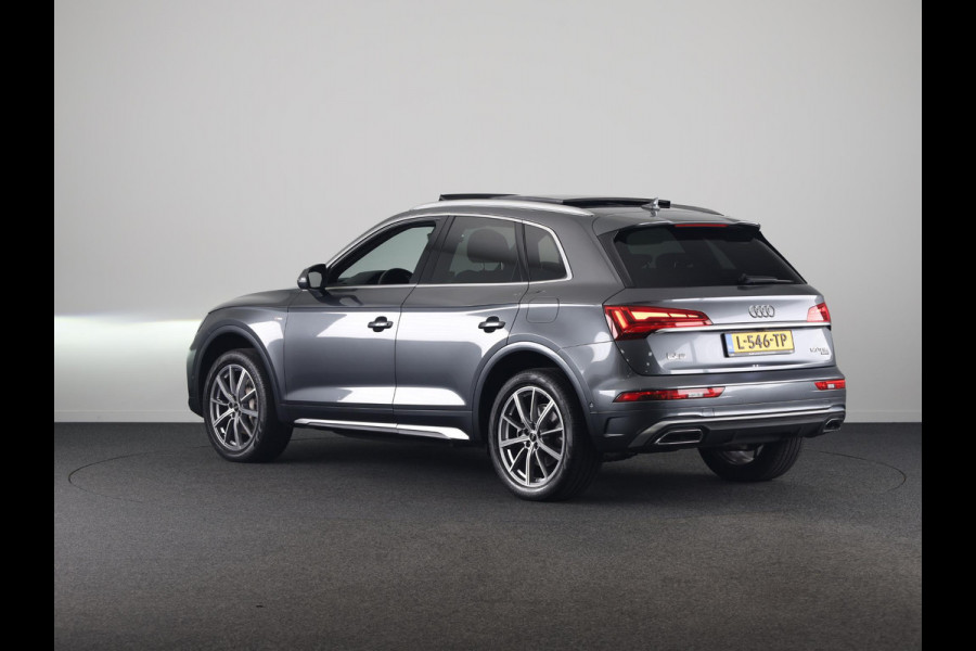 Audi Q5 50 TFSI e S edition 299pk | Panoramdak | 20 Inch Audi Sport velgen | Verwarmbare voorstoelen | Pack Tour | Pack Parking | Matrix Led verlichting