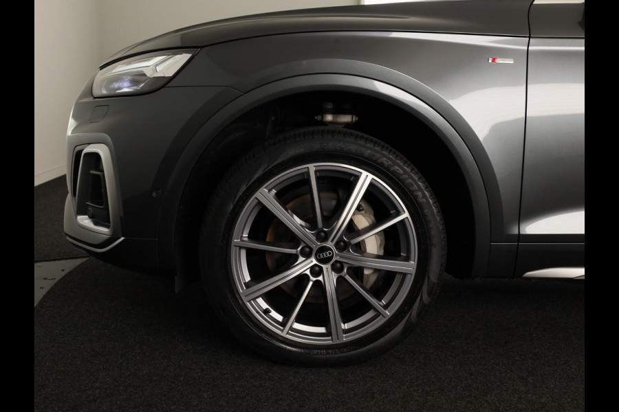 Audi Q5 50 TFSI e S edition 299pk | Panoramdak | 20 Inch Audi Sport velgen | Verwarmbare voorstoelen | Pack Tour | Pack Parking | Matrix Led verlichting
