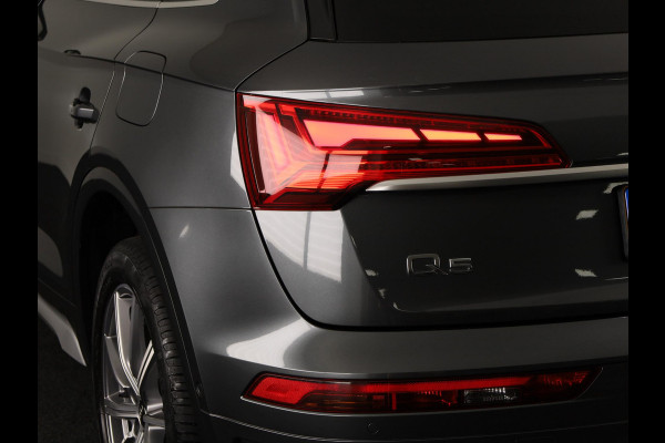 Audi Q5 50 TFSI e S edition 299pk | Panoramdak | 20 Inch Audi Sport velgen | Verwarmbare voorstoelen | Pack Tour | Pack Parking | Matrix Led verlichting