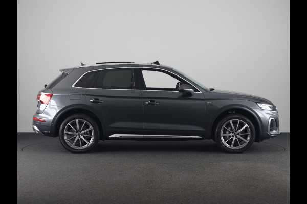 Audi Q5 50 TFSI e S edition 299pk | Panoramdak | 20 Inch Audi Sport velgen | Verwarmbare voorstoelen | Pack Tour | Pack Parking | Matrix Led verlichting