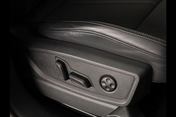 Audi Q5 50 TFSI e S edition 299pk | Panoramdak | 20 Inch Audi Sport velgen | Verwarmbare voorstoelen | Pack Tour | Pack Parking | Matrix Led verlichting