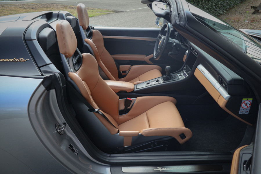 Porsche 911 Speedster 4.0 | BTW-AUTO | HERITAGE PAKKET | LIFTING | KERAMISCH | CAMERA | LEDEREN LUCHTROOSTERS + VOL LEDEREN DEUR & DASHBOARD