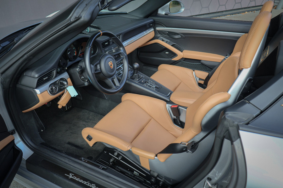 Porsche 911 Speedster 4.0 | BTW-AUTO | HERITAGE PAKKET | LIFTING | KERAMISCH | CAMERA | LEDEREN LUCHTROOSTERS + VOL LEDEREN DEUR & DASHBOARD