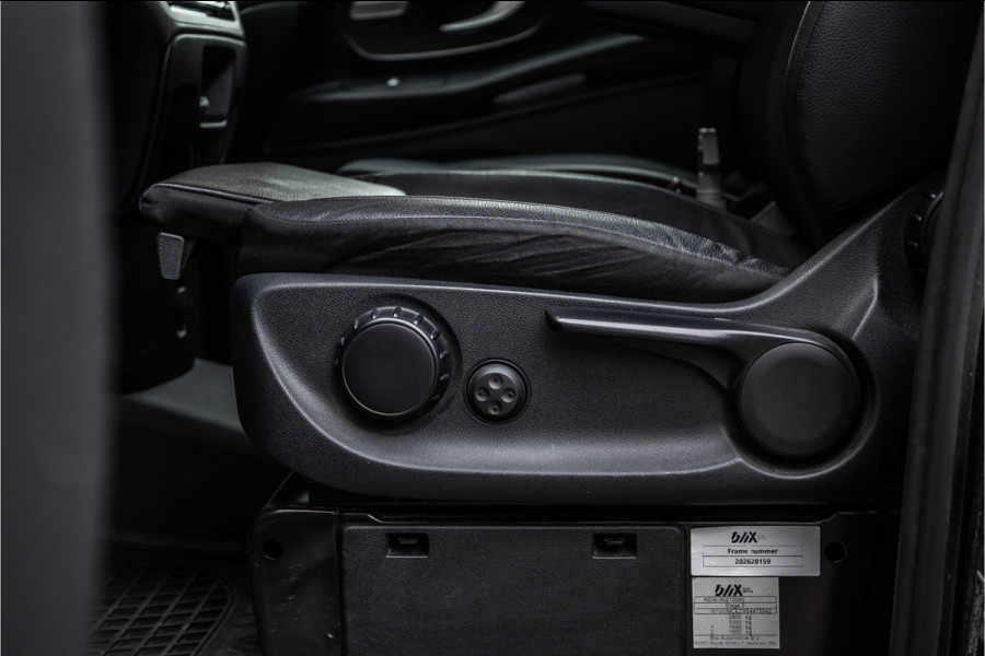 Mercedes-Benz Vito 119 CDI 4-MATIC DC L3 XL | AMG | L+R Schuifdeur | Dubbel cabine | 5-Zitter | Navigatie | CarPlay | Camera | Lederen bekleding |  | 2500 kg trekgewicht | Trekhaak | Multibeam Led | PDC V+A