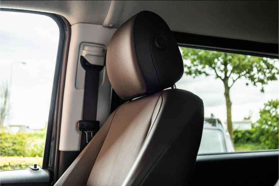 Mercedes-Benz Vito 119 CDI 4-MATIC DC L3 XL | AMG | L+R Schuifdeur | Dubbel cabine | 5-Zitter | Navigatie | CarPlay | Camera | Lederen bekleding |  | 2500 kg trekgewicht | Trekhaak | Multibeam Led | PDC V+A