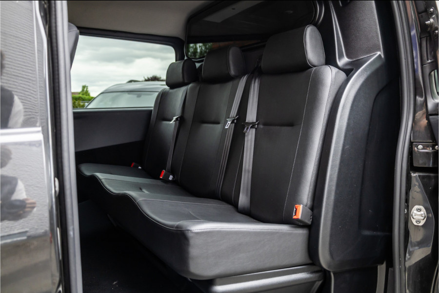 Mercedes-Benz Vito 119 CDI 4-MATIC DC L3 XL | AMG | L+R Schuifdeur | Dubbel cabine | 5-Zitter | Navigatie | CarPlay | Camera | Lederen bekleding |  | 2500 kg trekgewicht | Trekhaak | Multibeam Led | PDC V+A