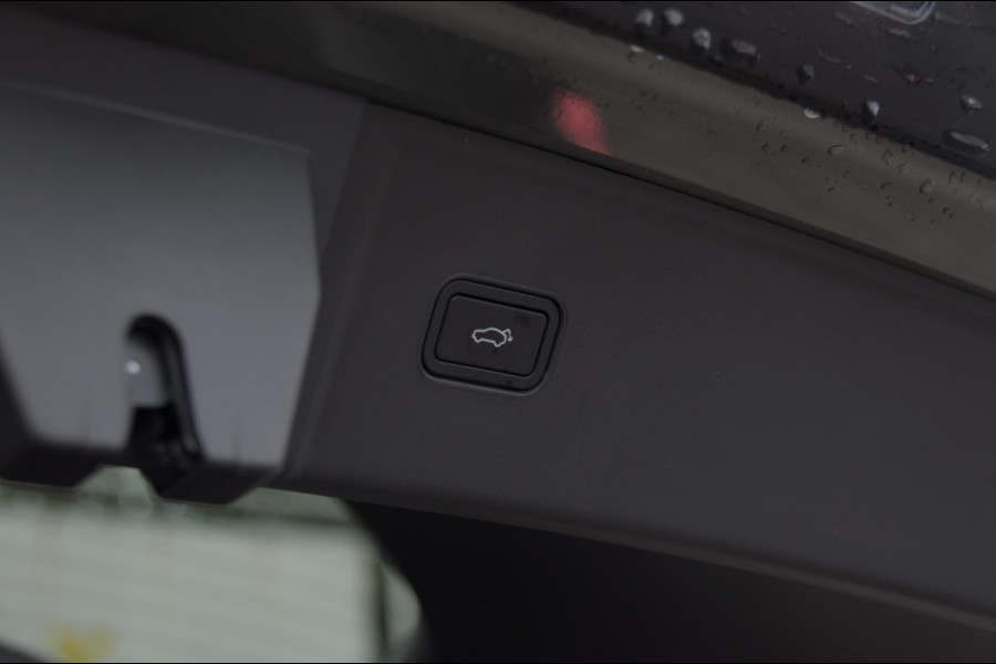 Lynk & Co 08 350PK Automaat More / Stoelventilatie / Massage / Adaptieve cruise control / Panoramadak / Stoelverwarming / Harman Kardon audio / Apple carplay / Parkeersensoren met 360 camera / Elektrische stoelen / BLIS