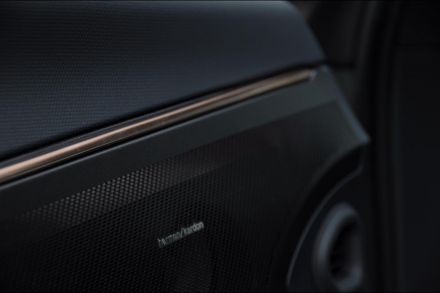 Lynk & Co 08 350PK Automaat More / Stoelventilatie / Massage / Adaptieve cruise control / Panoramadak / Stoelverwarming / Harman Kardon audio / Apple carplay / Parkeersensoren met 360 camera / Elektrische stoelen / BLIS