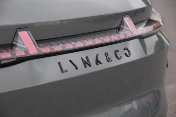 Lynk & Co 08 350PK Automaat More / Stoelventilatie / Massage / Adaptieve cruise control / Panoramadak / Stoelverwarming / Harman Kardon audio / Apple carplay / Parkeersensoren met 360 camera / Elektrische stoelen / BLIS