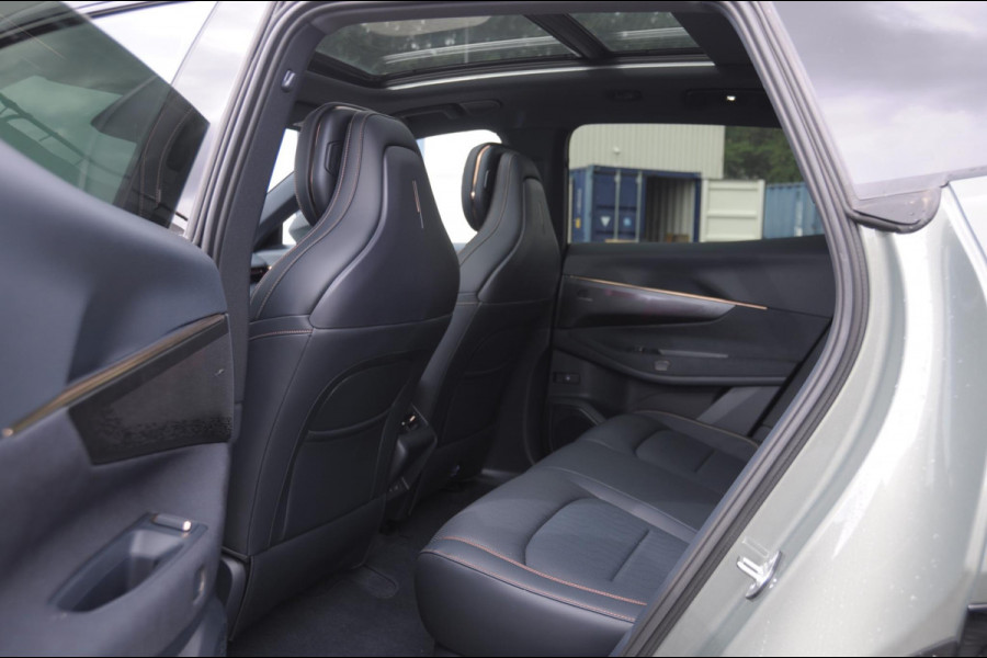 Lynk & Co 08 350PK Automaat More / Stoelventilatie / Massage / Adaptieve cruise control / Panoramadak / Stoelverwarming / Harman Kardon audio / Apple carplay / Parkeersensoren met 360 camera / Elektrische stoelen / BLIS
