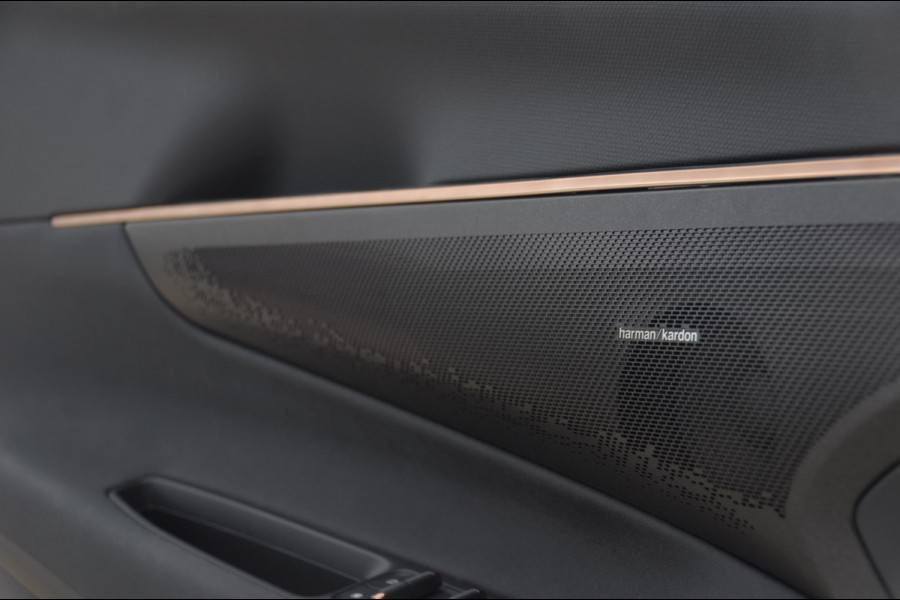 Lynk & Co 08 350PK Automaat More / Stoelventilatie / Massage / Adaptieve cruise control / Panoramadak / Stoelverwarming / Harman Kardon audio / Apple carplay / Parkeersensoren met 360 camera / Elektrische stoelen / BLIS
