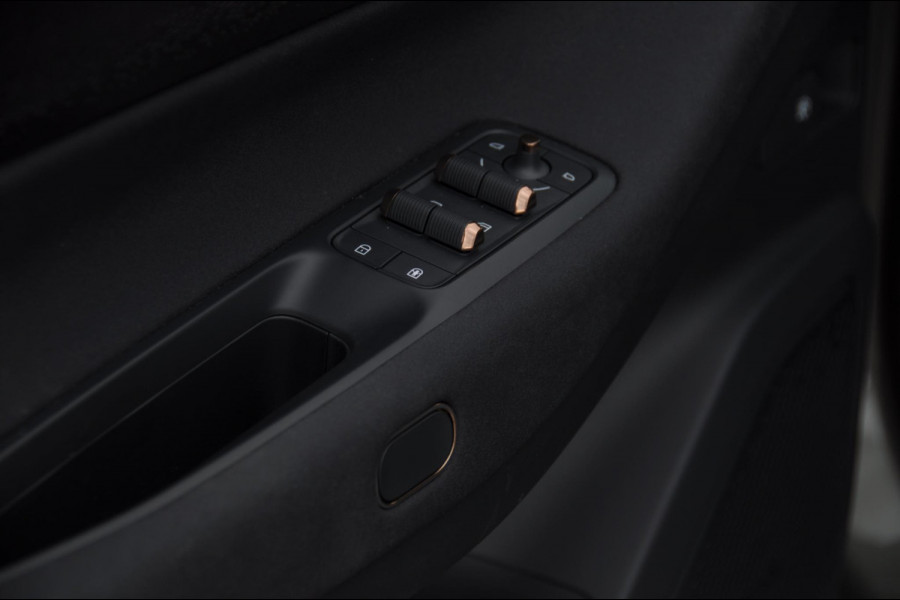 Lynk & Co 08 350PK Automaat More / Stoelventilatie / Massage / Adaptieve cruise control / Panoramadak / Stoelverwarming / Harman Kardon audio / Apple carplay / Parkeersensoren met 360 camera / Elektrische stoelen / BLIS