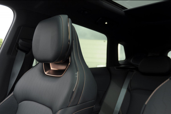 Lynk & Co 08 350PK Automaat More / Stoelventilatie / Massage / Adaptieve cruise control / Panoramadak / Stoelverwarming / Harman Kardon audio / Apple carplay / Parkeersensoren met 360 camera / Elektrische stoelen / BLIS