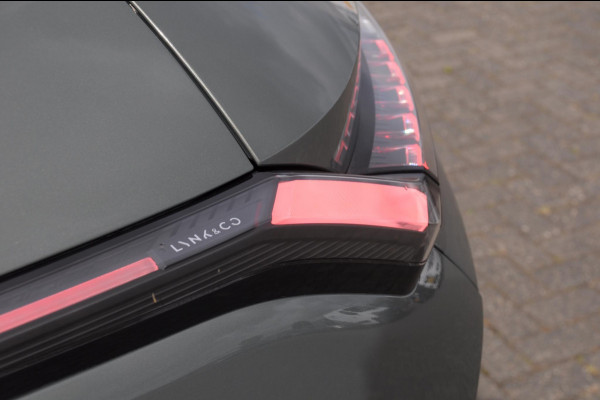 Lynk & Co 08 350PK Automaat More / Stoelventilatie / Massage / Adaptieve cruise control / Panoramadak / Stoelverwarming / Harman Kardon audio / Apple carplay / Parkeersensoren met 360 camera / Elektrische stoelen / BLIS