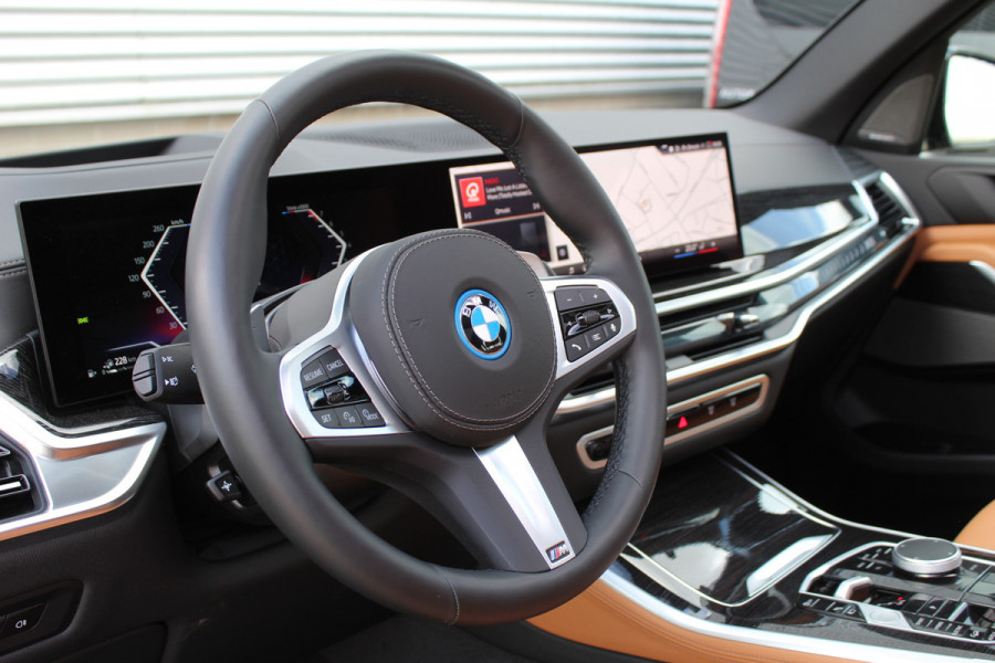 BMW X5 xDrive50e M-Sport Pro | Vierwielbesturing | Trekhaak | Spoilerpakket | H&K | Panoramadak | Luchtvering