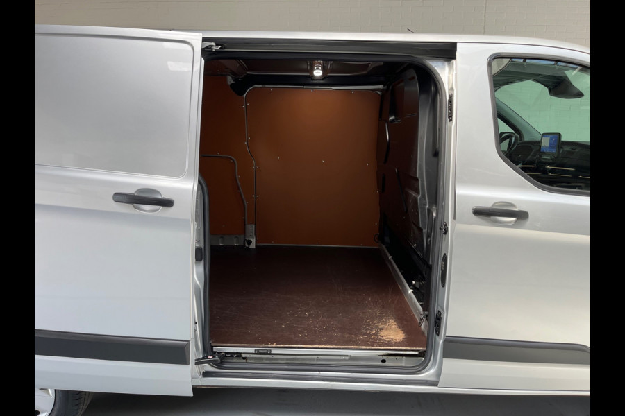 Ford Transit Custom Automaat 300 2.0 TDCI 130pk L2H1 Limited 3persoons, Airco, Navigatie, Trekhaak, Metallic lak, RIJKLAARPRIJS