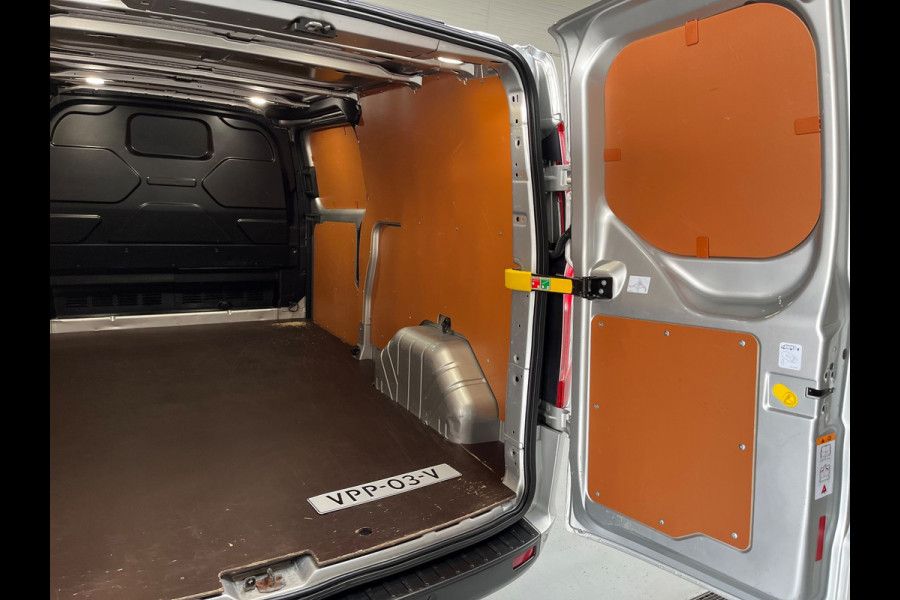 Ford Transit Custom Automaat 300 2.0 TDCI 130pk L2H1 Limited 3persoons, Airco, Navigatie, Trekhaak, Metallic lak, RIJKLAARPRIJS