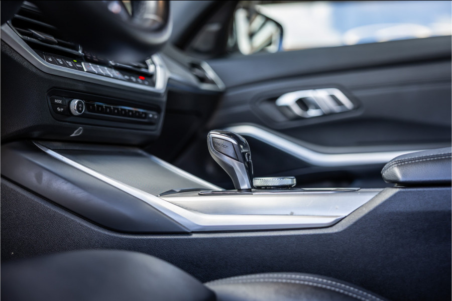 BMW 3-serie 330e High Executive - M Sport | Origineel NL | Stoelverwarming | Cruise Control | 18" Inch