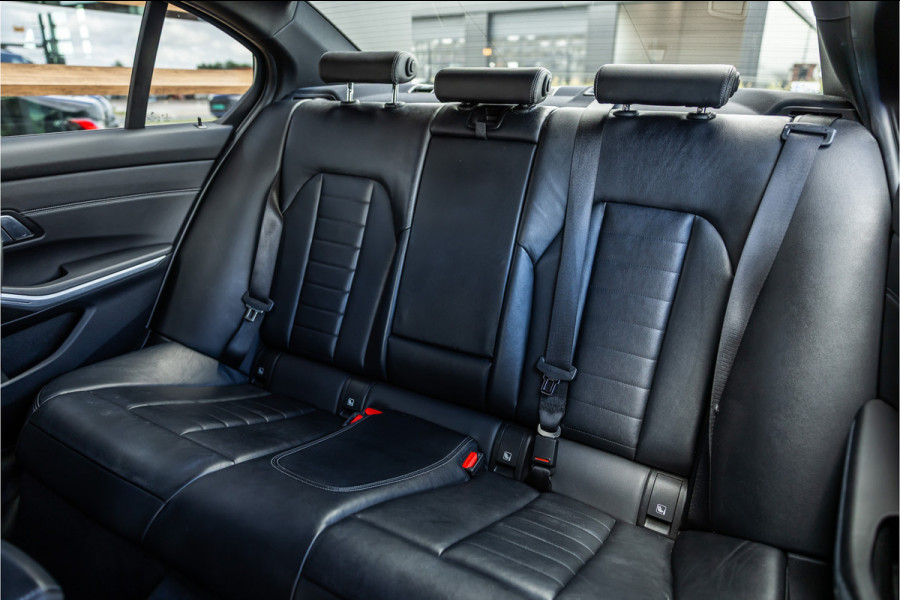 BMW 3-serie 330e High Executive - M Sport | Origineel NL | Stoelverwarming | Cruise Control | 18" Inch