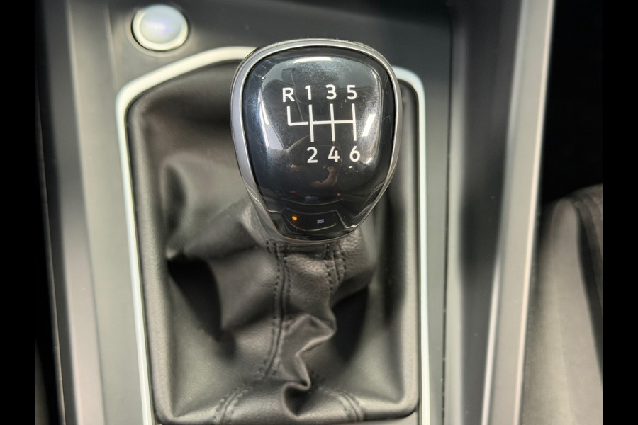 Volkswagen Golf 1.0 TSI Life Business CLIMA PDC CRUISE STOELVERWARMING BLUETOOTH APPLE CARPLAY USB KEYLESS-GO
