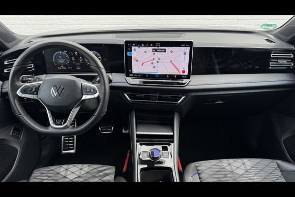 Volkswagen Tiguan 1.5 eHybrid R-Line Plug in Trekhaak Massage stoelen Camera Carplay