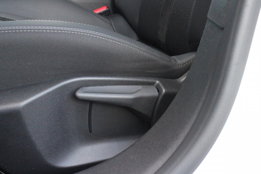 Peugeot 408 1.2 Hybrid 145PK AUTOMAAT GT | 360° CAMERA | DODEHOEK DETECTIE | KEYLESS ENTRY/START | ADAPTIVE CRUISE CONTROL | NAVIGATIE | DRAADLOZE APPLE CARPLAY/ANDROID AUTO | PARKEERSENSOREN VOOR + ACHTER | LED MATRIX KOPLAMPEN | 19" LICHTMETALEN VELGEN | ELEKTRISCH BEDIENBARE ACHTERKLEP | CLIMATE CONTROL | STUUR VERWARMING |