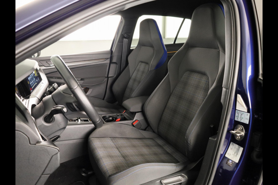 Volkswagen Golf 1.4 eHybrid GTE 245 PK | Automaat (DSG) | Navigatie | Wegklapbare trekhaak | Camera