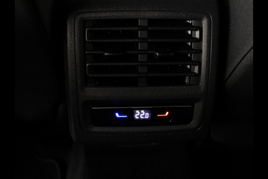 Volkswagen Golf 1.4 eHybrid GTE 245 PK | Automaat (DSG) | Navigatie | Wegklapbare trekhaak | Camera