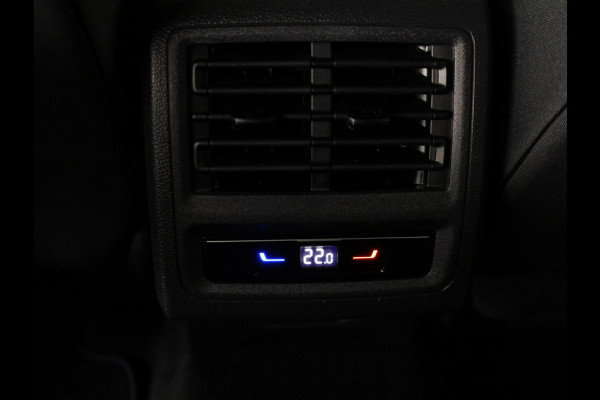 Volkswagen Golf 1.4 eHybrid GTE 245 PK | Automaat (DSG) | Navigatie | Wegklapbare trekhaak | Camera