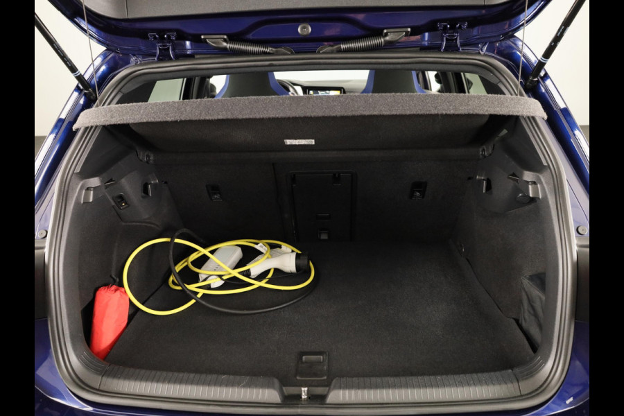 Volkswagen Golf 1.4 eHybrid GTE 245 PK | Automaat (DSG) | Navigatie | Wegklapbare trekhaak | Camera