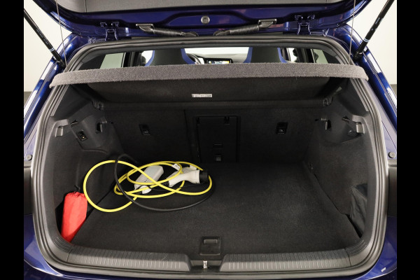 Volkswagen Golf 1.4 eHybrid GTE 245 PK | Automaat (DSG) | Navigatie | Wegklapbare trekhaak | Camera