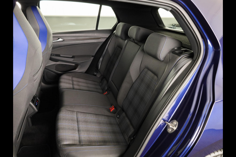 Volkswagen Golf 1.4 eHybrid GTE 245 PK | Automaat (DSG) | Navigatie | Wegklapbare trekhaak | Camera