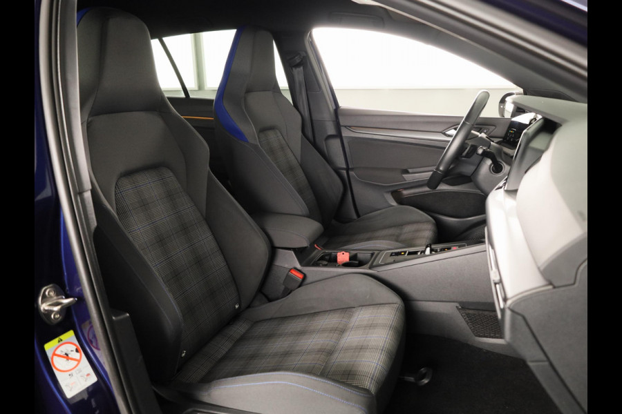 Volkswagen Golf 1.4 eHybrid GTE 245 PK | Automaat (DSG) | Navigatie | Wegklapbare trekhaak | Camera