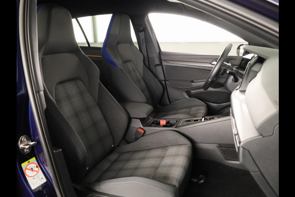Volkswagen Golf 1.4 eHybrid GTE 245 PK | Automaat (DSG) | Navigatie | Wegklapbare trekhaak | Camera
