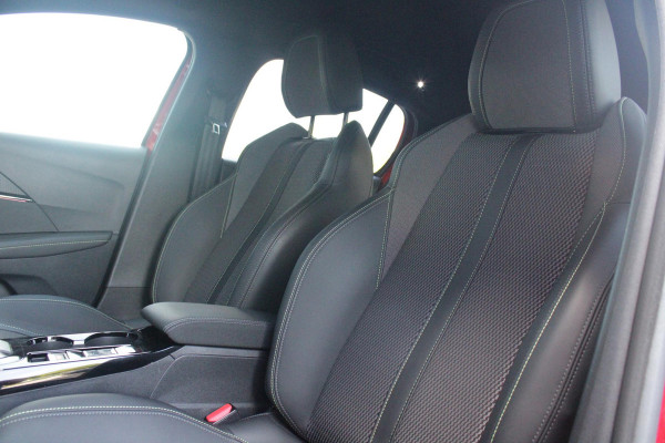 Peugeot 208 1.2 Hybrid 145PK AUTOMAAT GT | CAMERA VOOR + ACHTER | NAVIGATIE | DRAADLOZE APPLE CARPLAY/ANDROID AUTO | FULL LED KOPLAMPEN | LICHTMETALEN VELGEN 17" | DODEHOEK DETECTIE | DRAADLOZE TELEFOONLADER | KEYLESS ENTRY/START | DAB+ RADIO | ADAPTIVE CRUISE CONTROL | CLIMATE CONTROL |