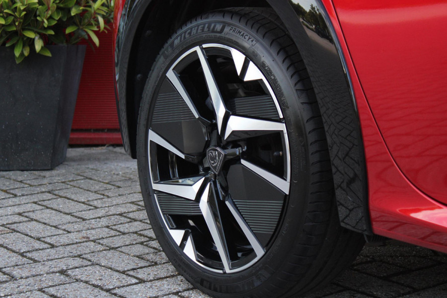 Peugeot 208 1.2 Hybrid 145PK AUTOMAAT GT | CAMERA VOOR + ACHTER | NAVIGATIE | DRAADLOZE APPLE CARPLAY/ANDROID AUTO | FULL LED KOPLAMPEN | LICHTMETALEN VELGEN 17" | DODEHOEK DETECTIE | DRAADLOZE TELEFOONLADER | KEYLESS ENTRY/START | DAB+ RADIO | ADAPTIVE CRUISE CONTROL | CLIMATE CONTROL |