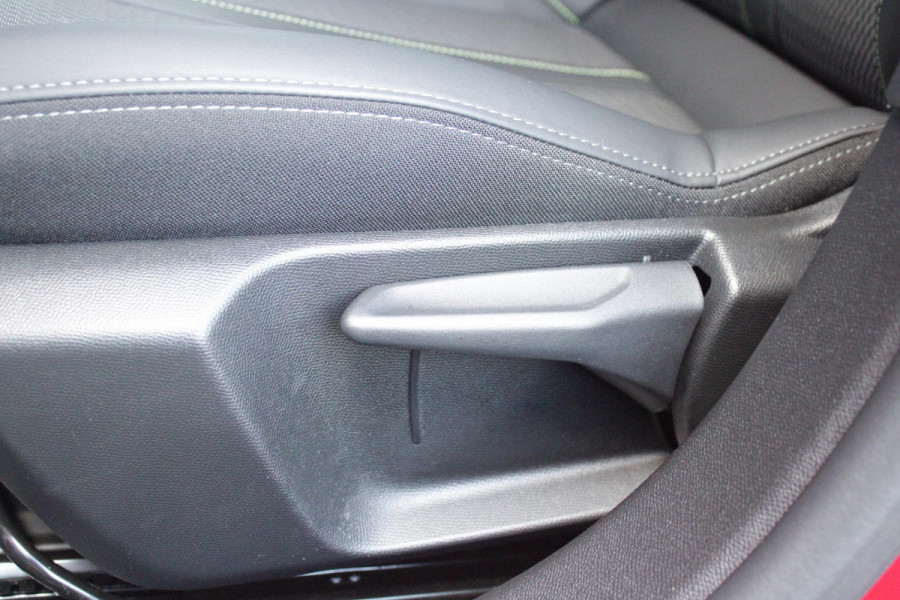 Peugeot 208 1.2 Hybrid 145PK AUTOMAAT GT | CAMERA VOOR + ACHTER | NAVIGATIE | DRAADLOZE APPLE CARPLAY/ANDROID AUTO | FULL LED KOPLAMPEN | LICHTMETALEN VELGEN 17" | DODEHOEK DETECTIE | DRAADLOZE TELEFOONLADER | KEYLESS ENTRY/START | DAB+ RADIO | ADAPTIVE CRUISE CONTROL | CLIMATE CONTROL |