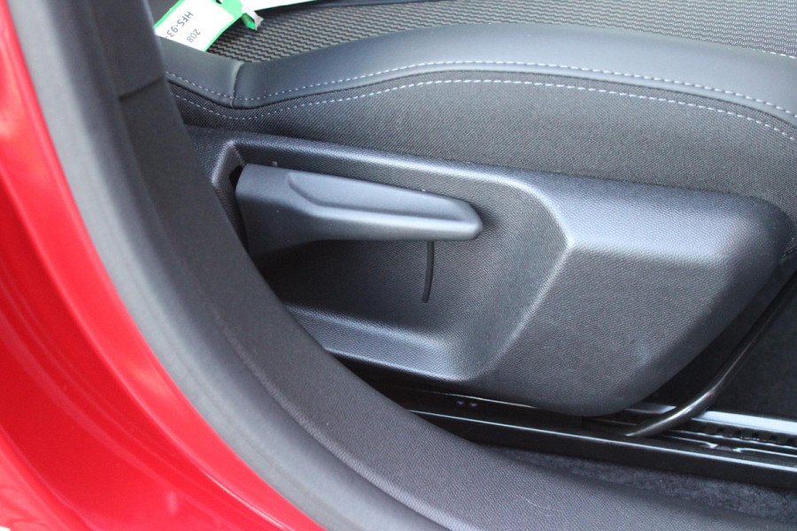 Peugeot 208 1.2 Hybrid 145PK AUTOMAAT GT | CAMERA VOOR + ACHTER | NAVIGATIE | DRAADLOZE APPLE CARPLAY/ANDROID AUTO | FULL LED KOPLAMPEN | LICHTMETALEN VELGEN 17" | DODEHOEK DETECTIE | DRAADLOZE TELEFOONLADER | KEYLESS ENTRY/START | DAB+ RADIO | ADAPTIVE CRUISE CONTROL | CLIMATE CONTROL |