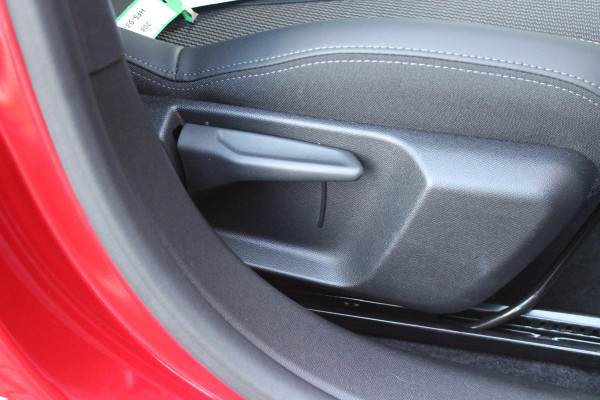 Peugeot 208 1.2 Hybrid 145PK AUTOMAAT GT | CAMERA VOOR + ACHTER | NAVIGATIE | DRAADLOZE APPLE CARPLAY/ANDROID AUTO | FULL LED KOPLAMPEN | LICHTMETALEN VELGEN 17" | DODEHOEK DETECTIE | DRAADLOZE TELEFOONLADER | KEYLESS ENTRY/START | DAB+ RADIO | ADAPTIVE CRUISE CONTROL | CLIMATE CONTROL |