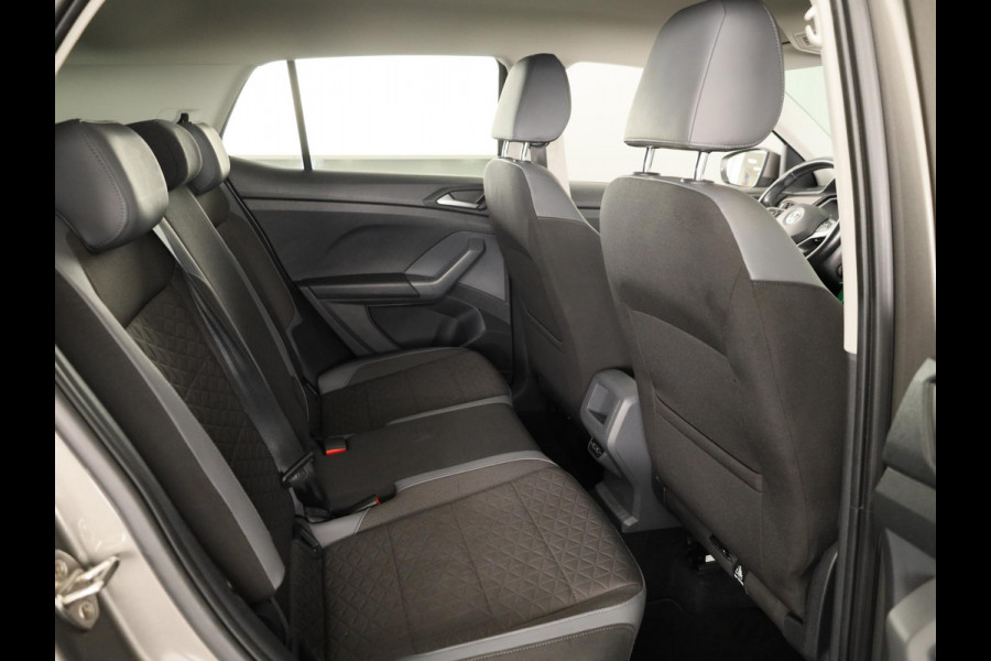 Volkswagen T-Cross 1.0 TSI Style 115 PK | Trekhaak | Digitaal dashboard | Stoelverwarming | Navigatie via app
