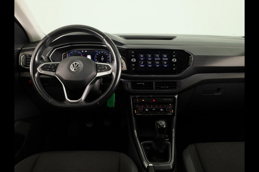 Volkswagen T-Cross 1.0 TSI Style 115 PK | Trekhaak | Digitaal dashboard | Stoelverwarming | Navigatie via app